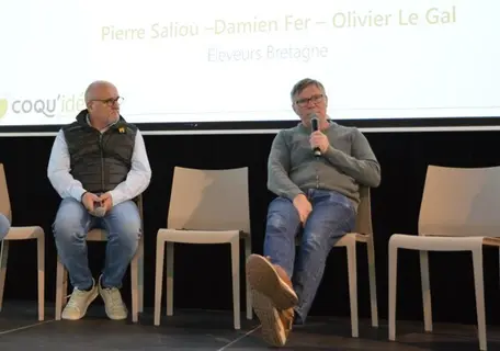 Pierrick Saliou, éleveur dans les Côtes d’Armor, et Olivier Le Gal, du Morbihan, insistent sur l’importance de la qualité des poulettes pour al