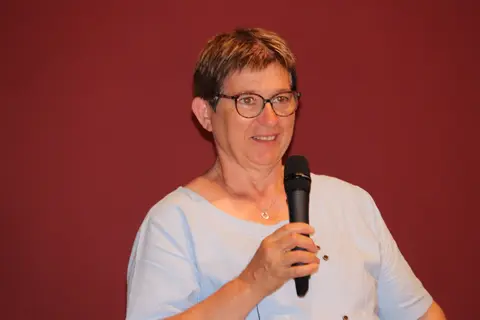 Isabelle Leballeur, éleveuse dans la Sarthe, et secrétaire général de la Confédération française de l'aviculture.